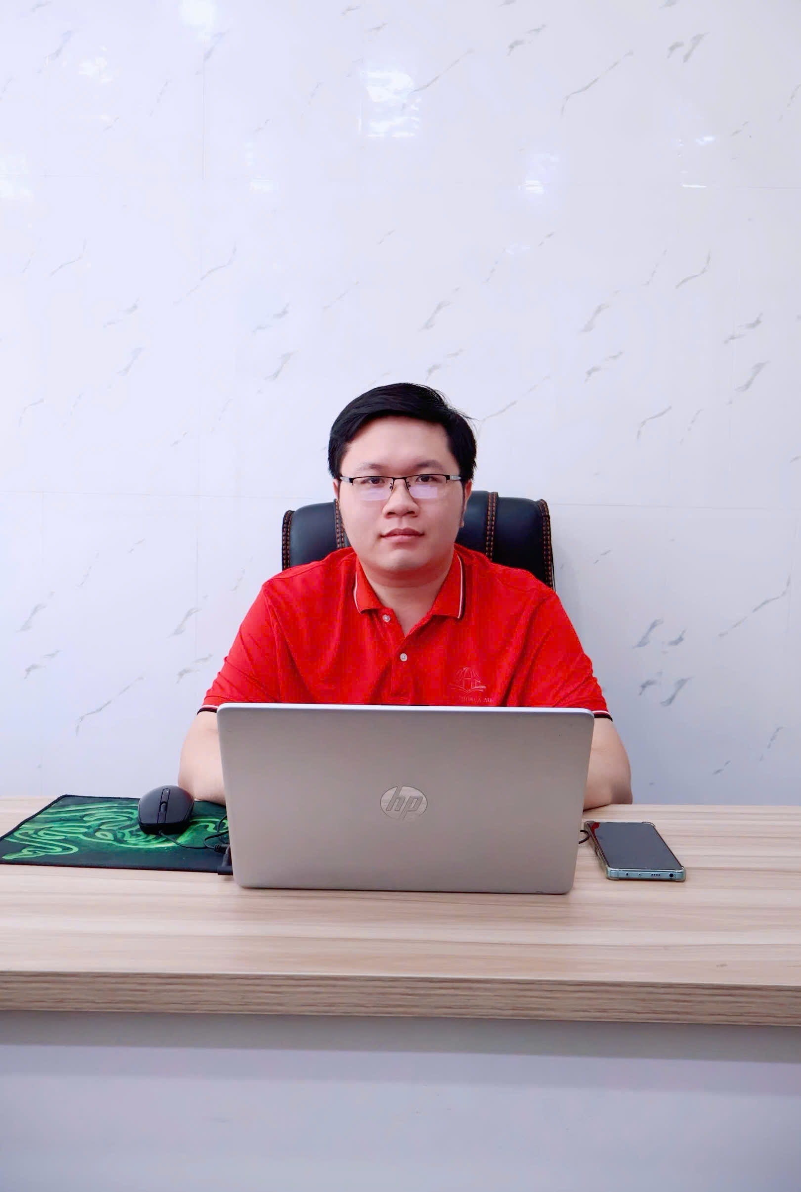 Nhân sự biên dịch xử lý tài liệu theo ngôn ngữ và chuyên ngành